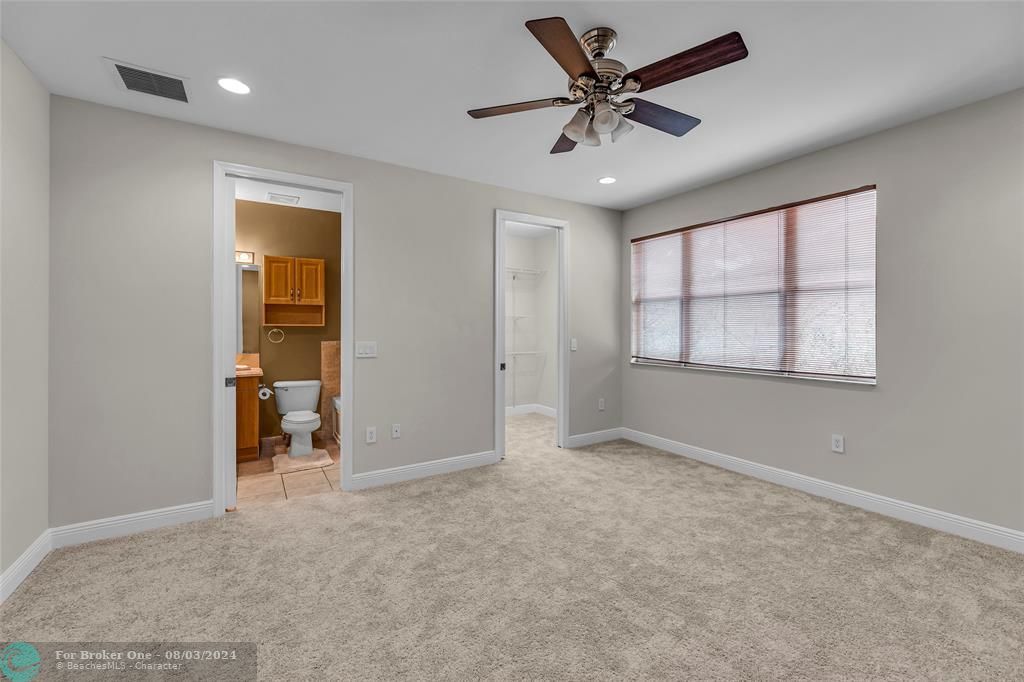 Active With Contract: $3,375 (2 beds, 2 baths, 1374 Square Feet)