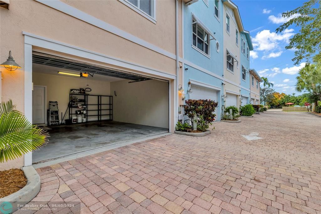 Active With Contract: $3,375 (2 beds, 2 baths, 1374 Square Feet)