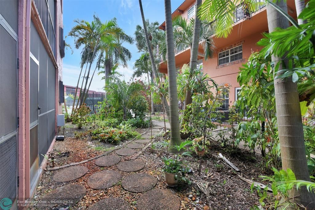 Recently Sold: $250,000 (2 beds, 2 baths, 960 Square Feet)