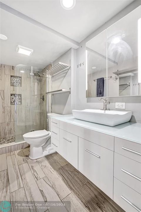 最近售出: $250,000 (2 贝兹, 2 浴室, 960 平方英尺)