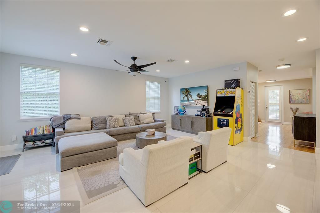 Active With Contract: $1,475,000 (4 beds, 3 baths, 2700 Square Feet)