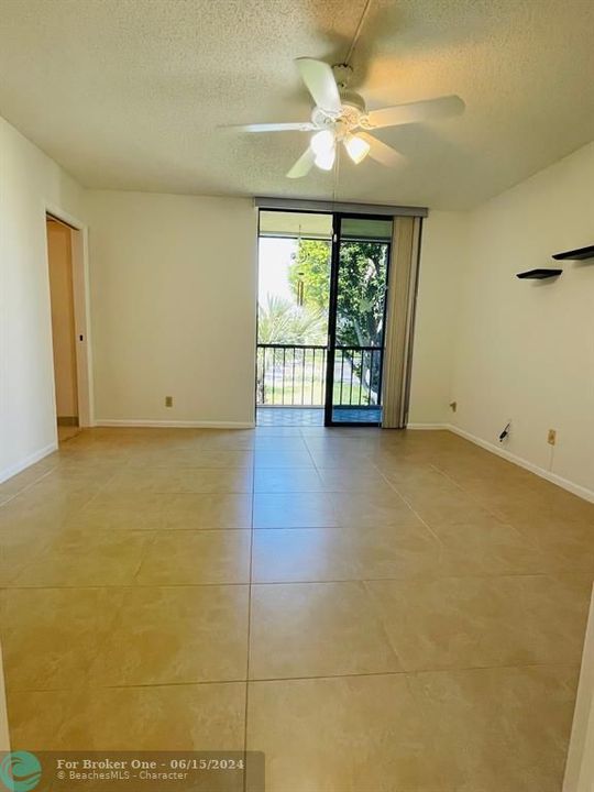For Sale: $230,000 (2 beds, 2 baths, 930 Square Feet)