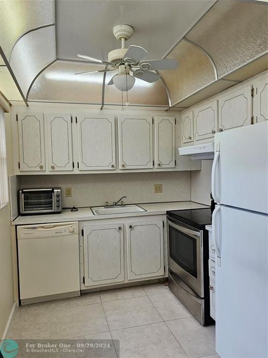 For Sale: $174,900 (2 beds, 1 baths, 828 Square Feet)