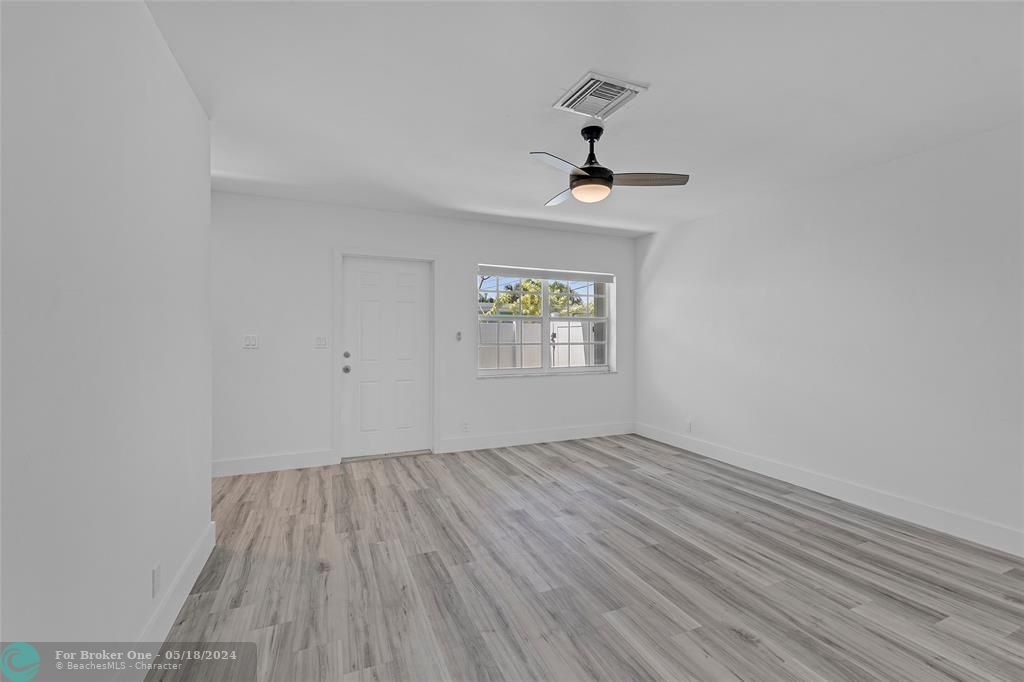Recently Sold: $2,250 (2 beds, 1 baths, 2142 Square Feet)