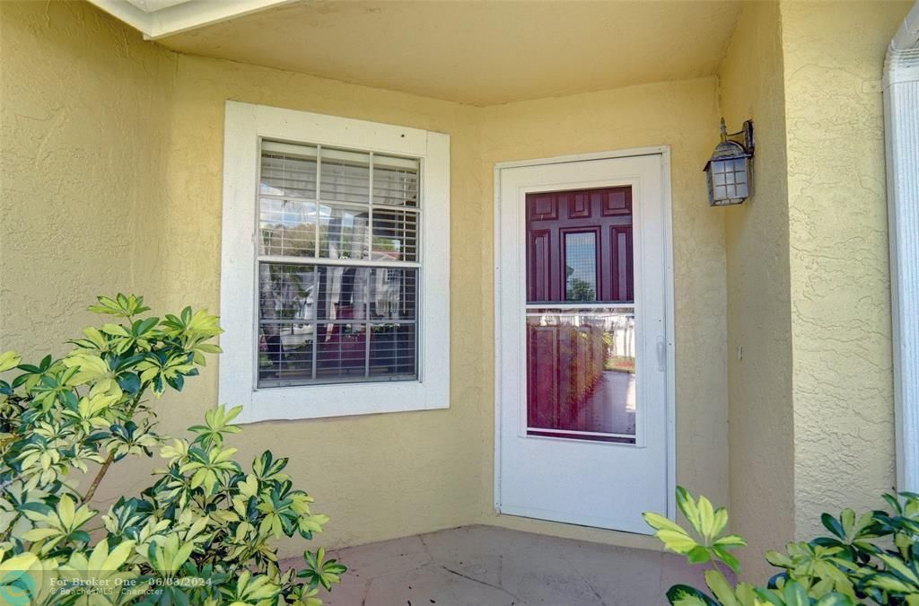 Recently Sold: $450,000 (3 beds, 2 baths, 1298 Square Feet)