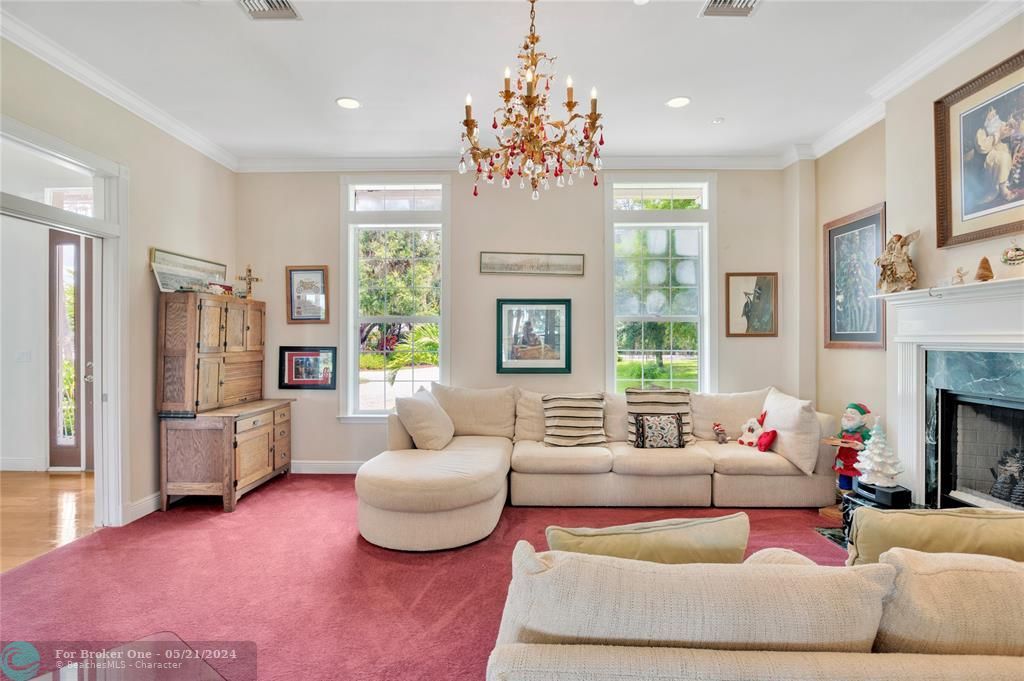 For Sale: $1,675,000 (5 beds, 4 baths, 5802 Square Feet)