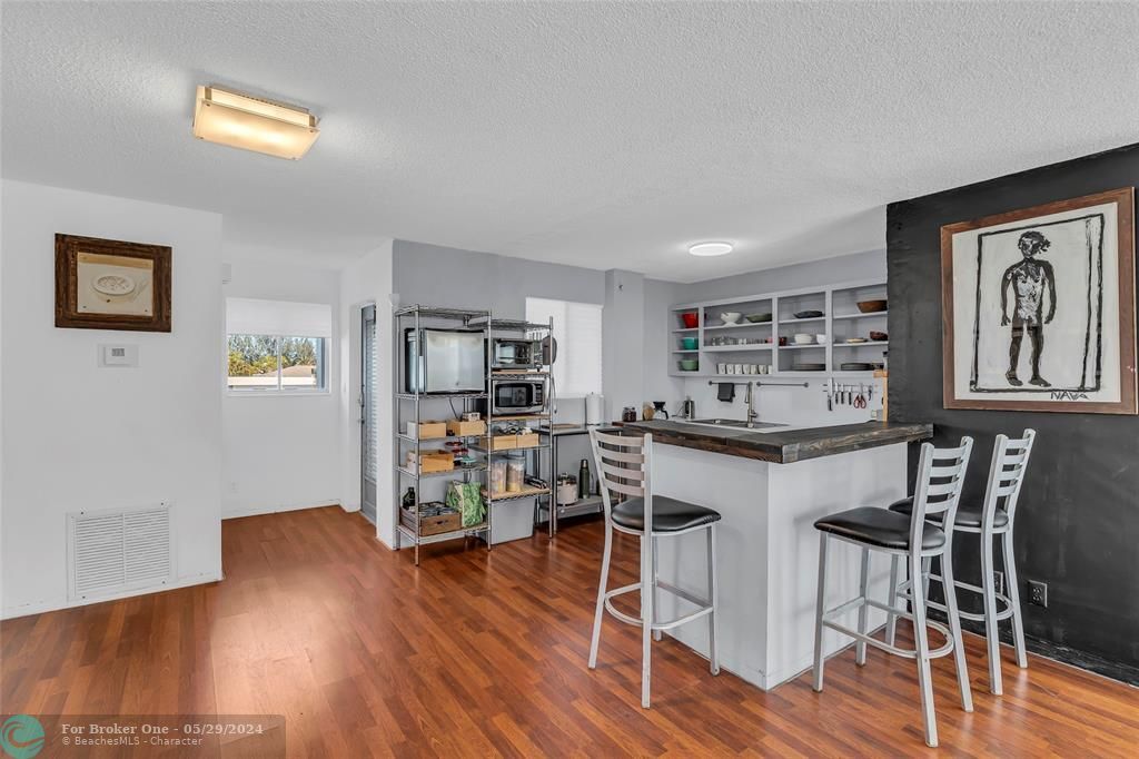 For Sale: $445,000 (3 beds, 3 baths, 1806 Square Feet)