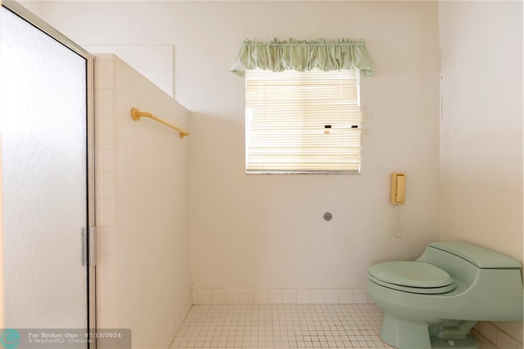 最近售出: $1,400,000 (3 贝兹, 2 浴室, 1898 平方英尺)