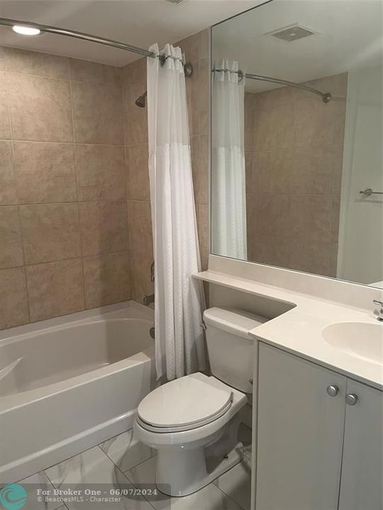 For Rent: $2,650 (2 beds, 2 baths, 1228 Square Feet)