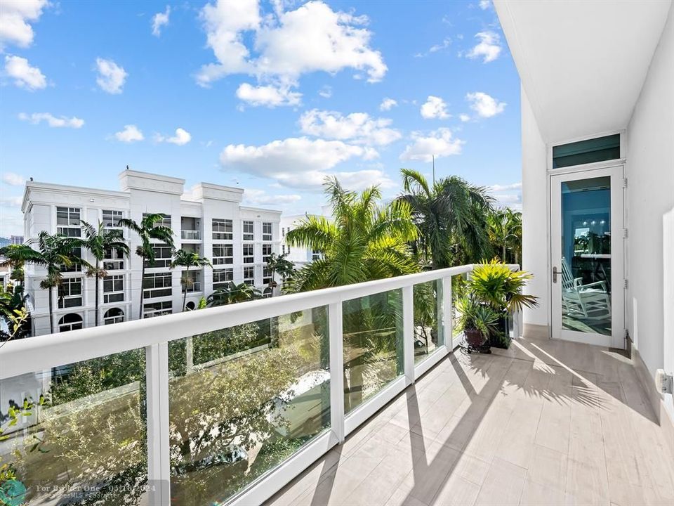 Recently Sold: $2,300,000 (3 beds, 3 baths, 2700 Square Feet)