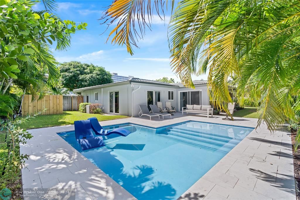 Recently Sold: $1,295,000 (3 beds, 2 baths, 1650 Square Feet)