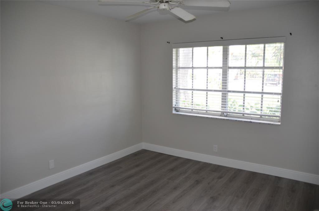 Active With Contract: $1,800 (1 beds, 1 baths, 600 Square Feet)