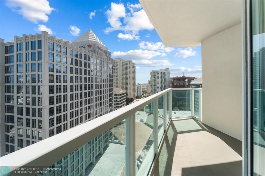 For Sale: $699,000 (2 beds, 2 baths, 1297 Square Feet)
