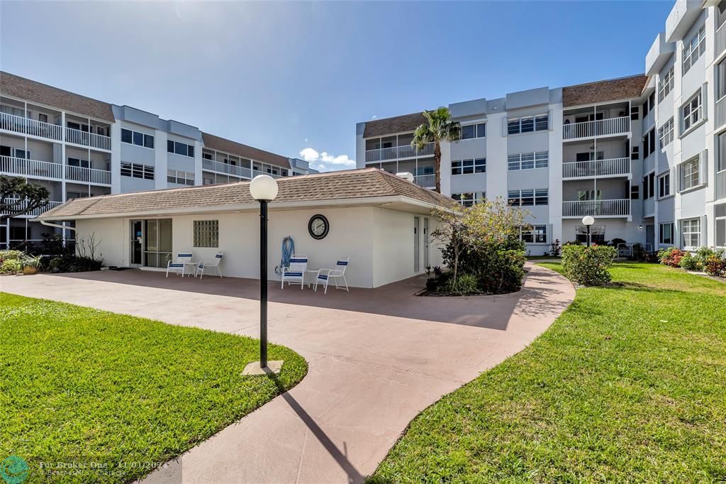 For Sale: $263,000 (2 beds, 2 baths, 1010 Square Feet)