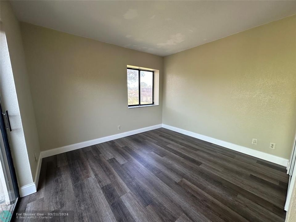 For Sale: $305,000 (2 beds, 2 baths, 1252 Square Feet)