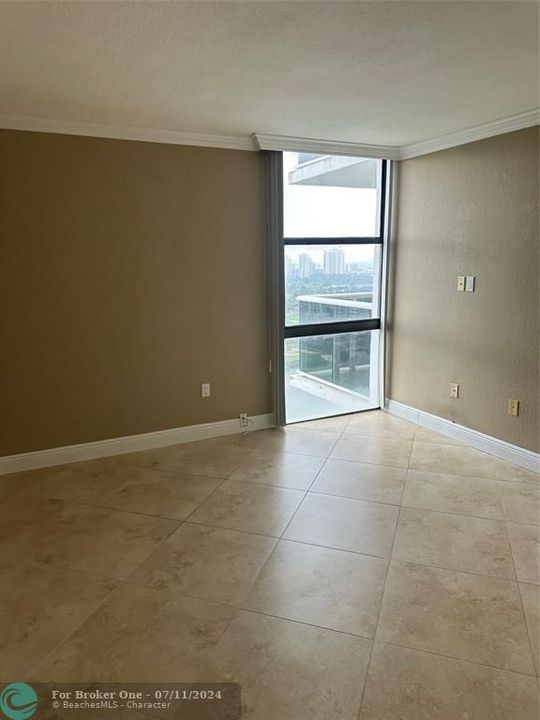 Active With Contract: $249,900 (1 beds, 1 baths, 755 Square Feet)