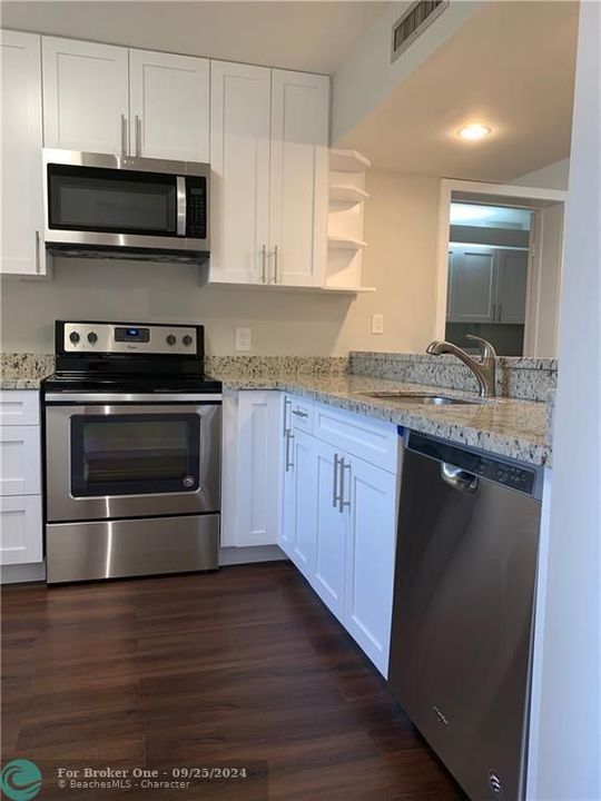 Active With Contract: $329,900 (2 beds, 2 baths, 1385 Square Feet)