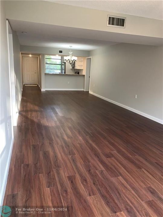 Active With Contract: $329,900 (2 beds, 2 baths, 1385 Square Feet)