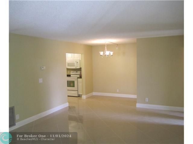 For Sale: $264,900 (2 beds, 2 baths, 1115 Square Feet)