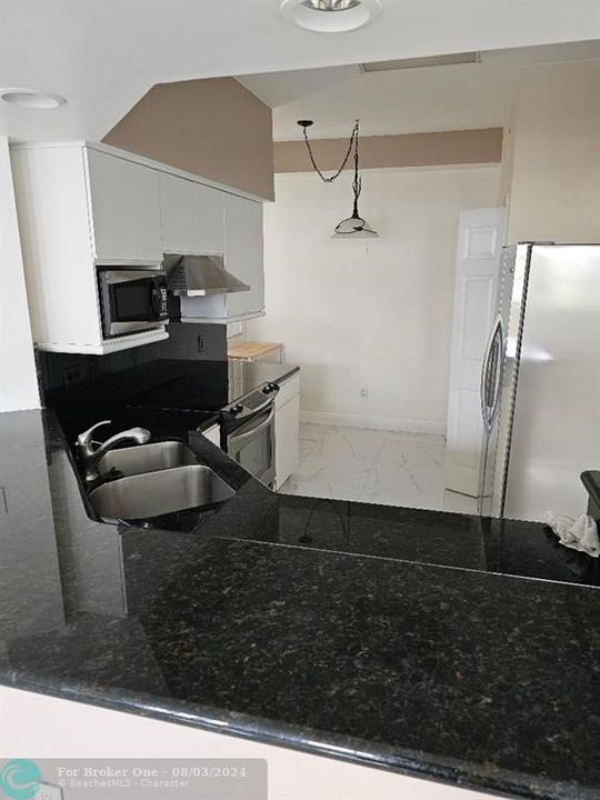 En Venta: $531,900 (2 camas, 2 baños, 1077 Pies cuadrados)