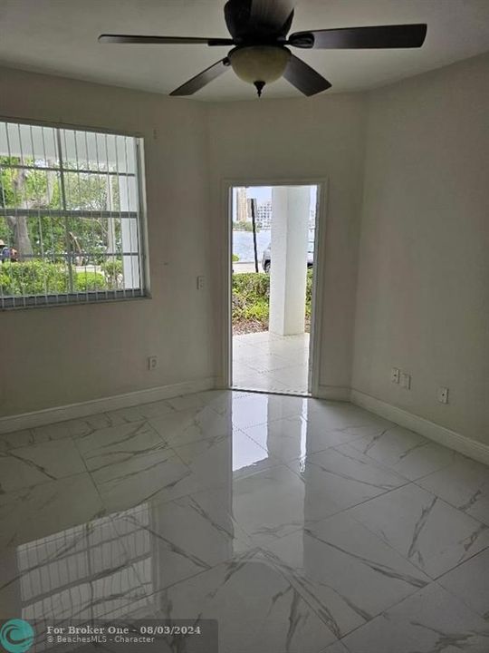 En Venta: $531,900 (2 camas, 2 baños, 1077 Pies cuadrados)