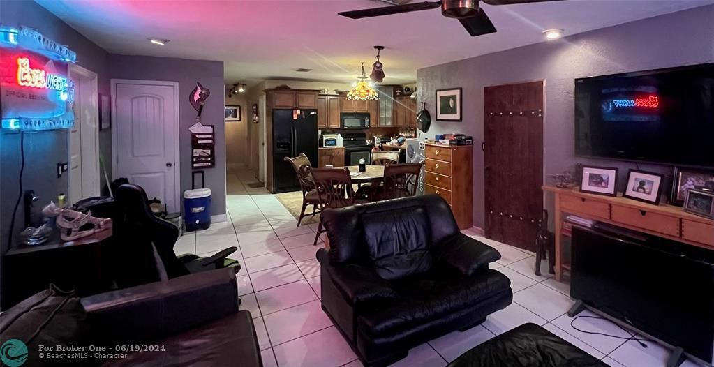 Active With Contract: $479,900 (4 beds, 1 baths, 1356 Square Feet)