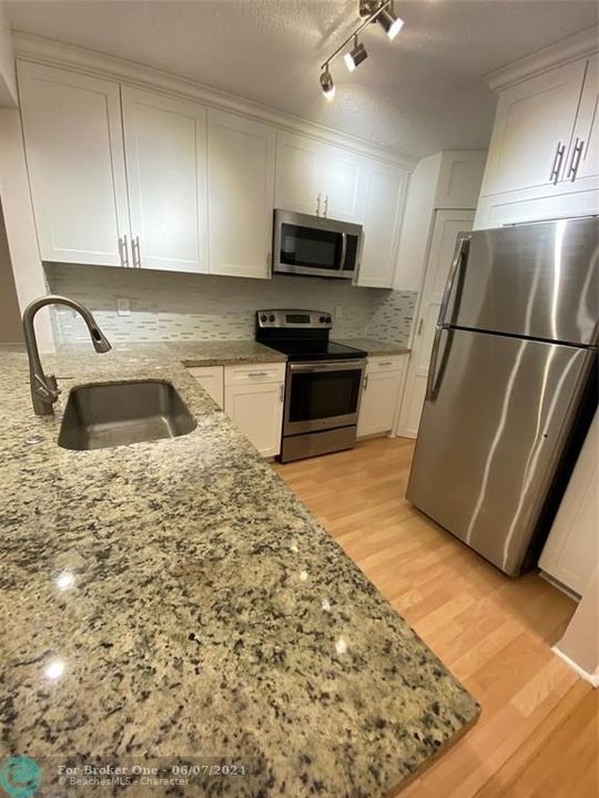 Recently Rented: $1,700 (1 beds, 1 baths, 645 Square Feet)