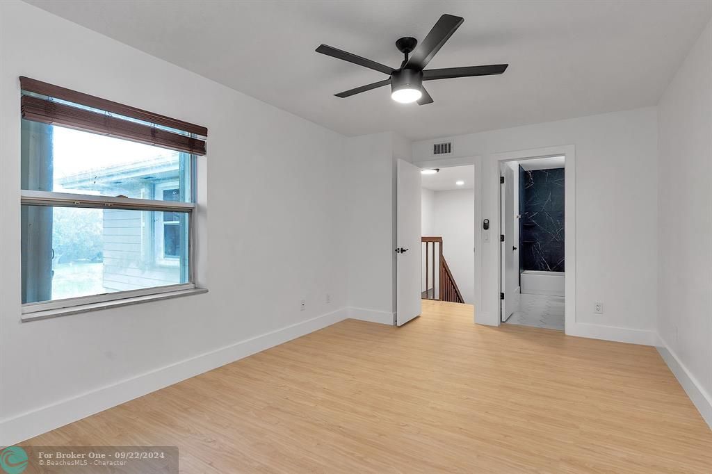 For Sale: $389,900 (2 beds, 2 baths, 1374 Square Feet)