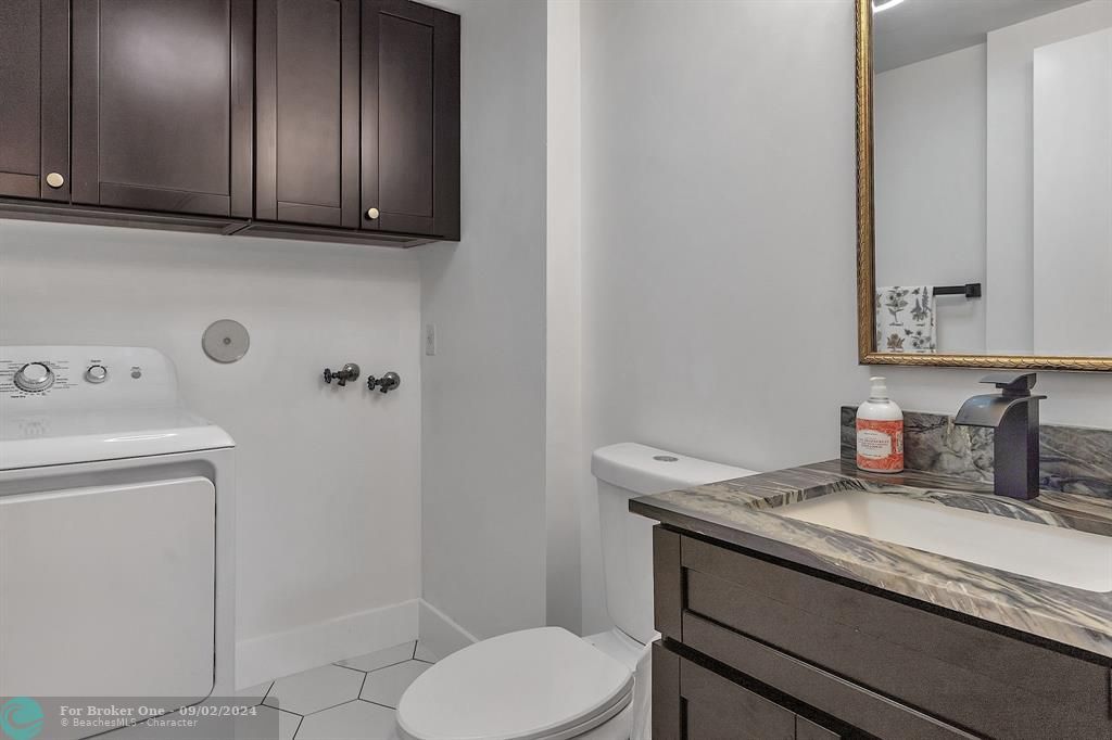 For Sale: $389,900 (2 beds, 2 baths, 1374 Square Feet)