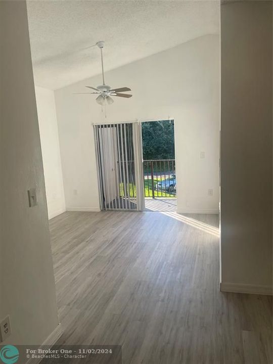 En Venta: $290,000 (2 camas, 2 baños, 912 Pies cuadrados)