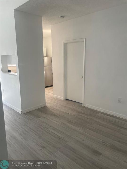 For Sale: $290,000 (2 beds, 2 baths, 912 Square Feet)