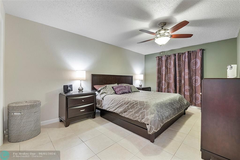 For Sale: $177,700 (1 beds, 1 baths, 670 Square Feet)