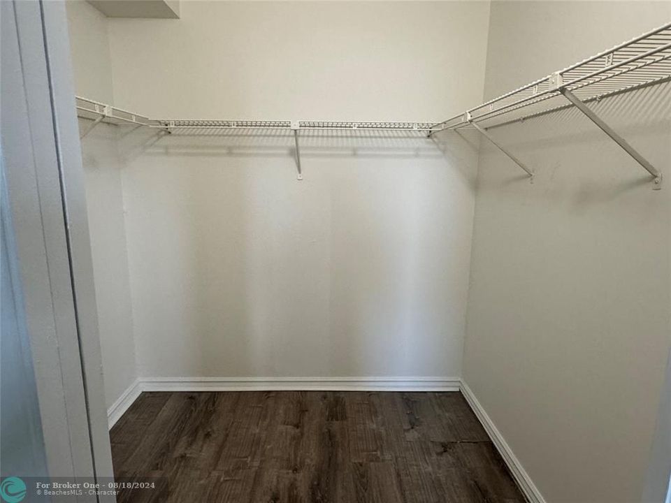 For Sale: $379,000 (2 beds, 2 baths, 1624 Square Feet)