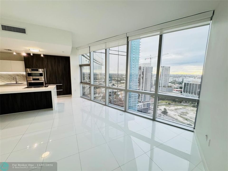 For Sale: $745,000 (2 beds, 1 baths, 937 Square Feet)