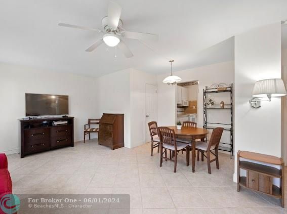 For Sale: $189,999 (2 beds, 1 baths, 800 Square Feet)