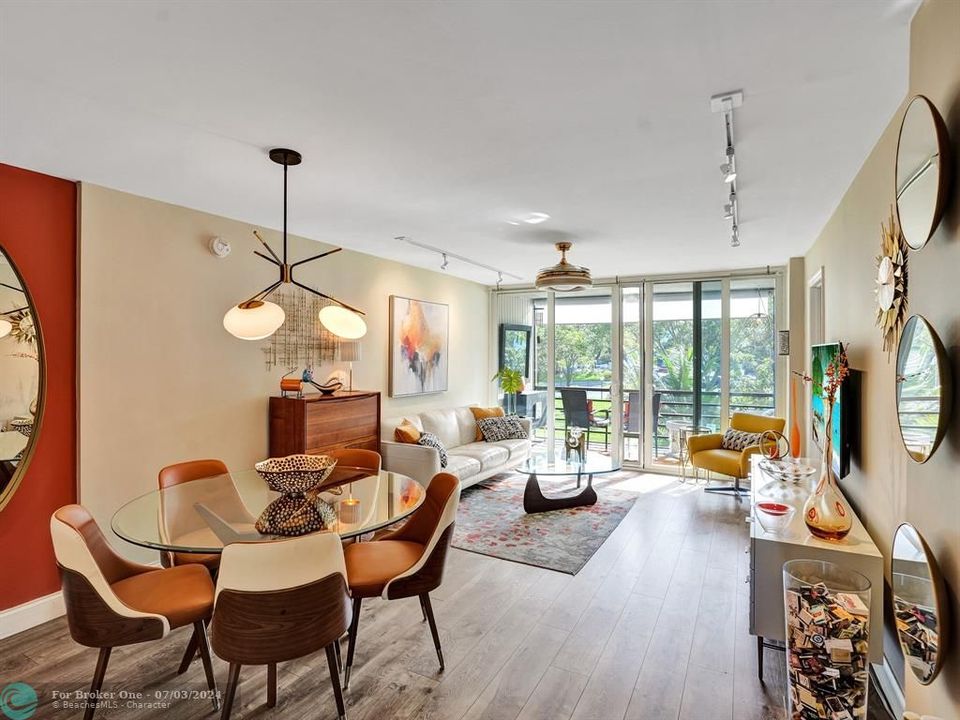 Active With Contract: $212,500 (2 beds, 2 baths, 975 Square Feet)