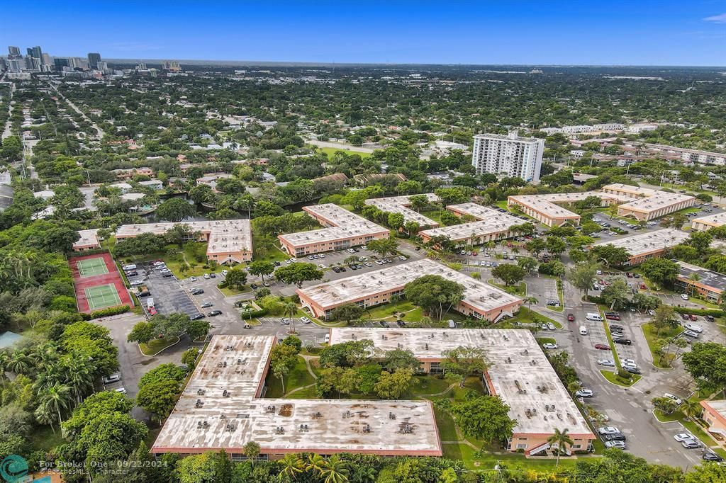 Active With Contract: $300,000 (2 beds, 2 baths, 1180 Square Feet)