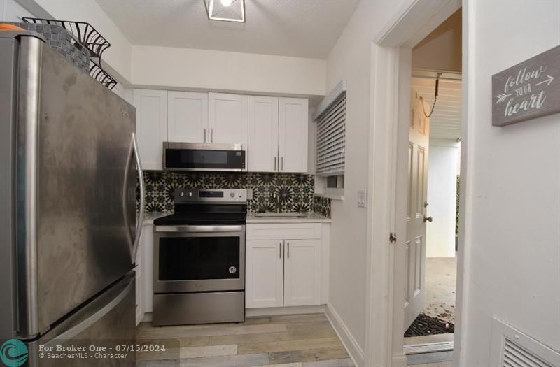 Active With Contract: $2,200 (1 beds, 1 baths, 1200 Square Feet)