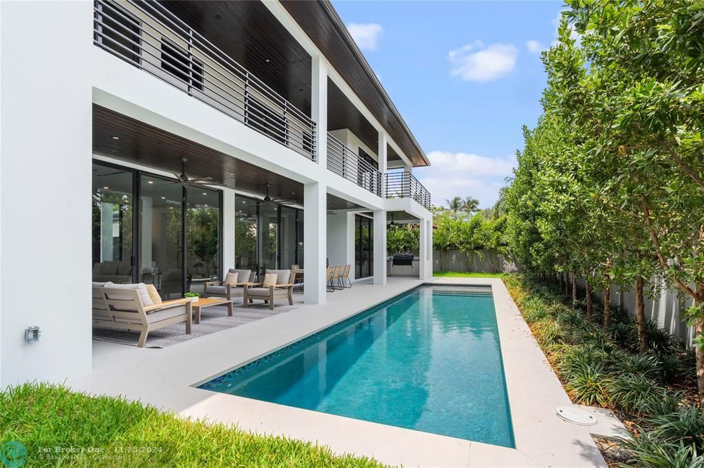 Active With Contract: $5,850,000 (5 beds, 5 baths, 4785 Square Feet)