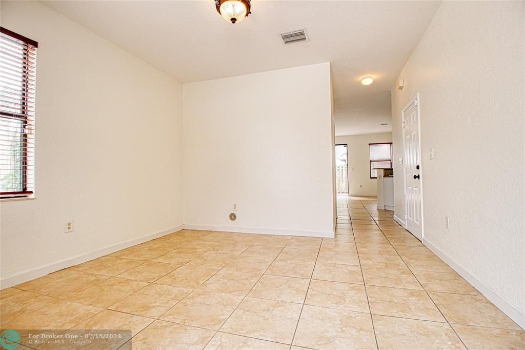 Active With Contract: $439,900 (3 beds, 2 baths, 1656 Square Feet)