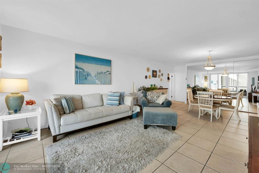 For Sale: $439,300 (2 beds, 1 baths, 938 Square Feet)