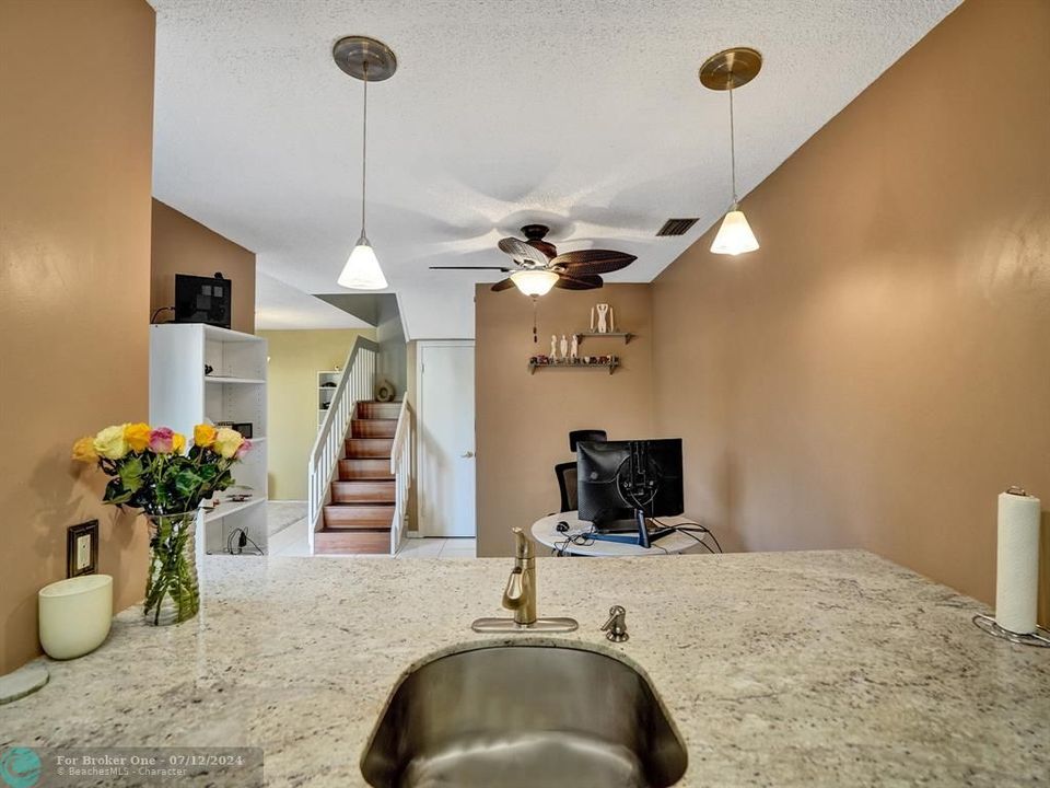 Active With Contract: $319,000 (2 beds, 2 baths, 1182 Square Feet)