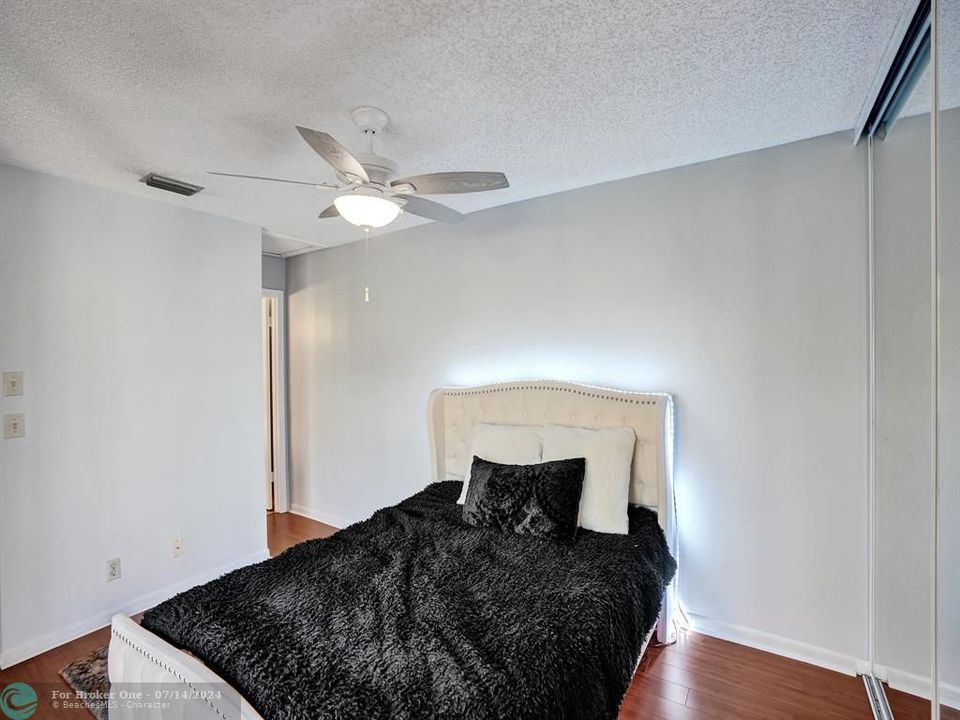 Active With Contract: $319,000 (2 beds, 2 baths, 1182 Square Feet)