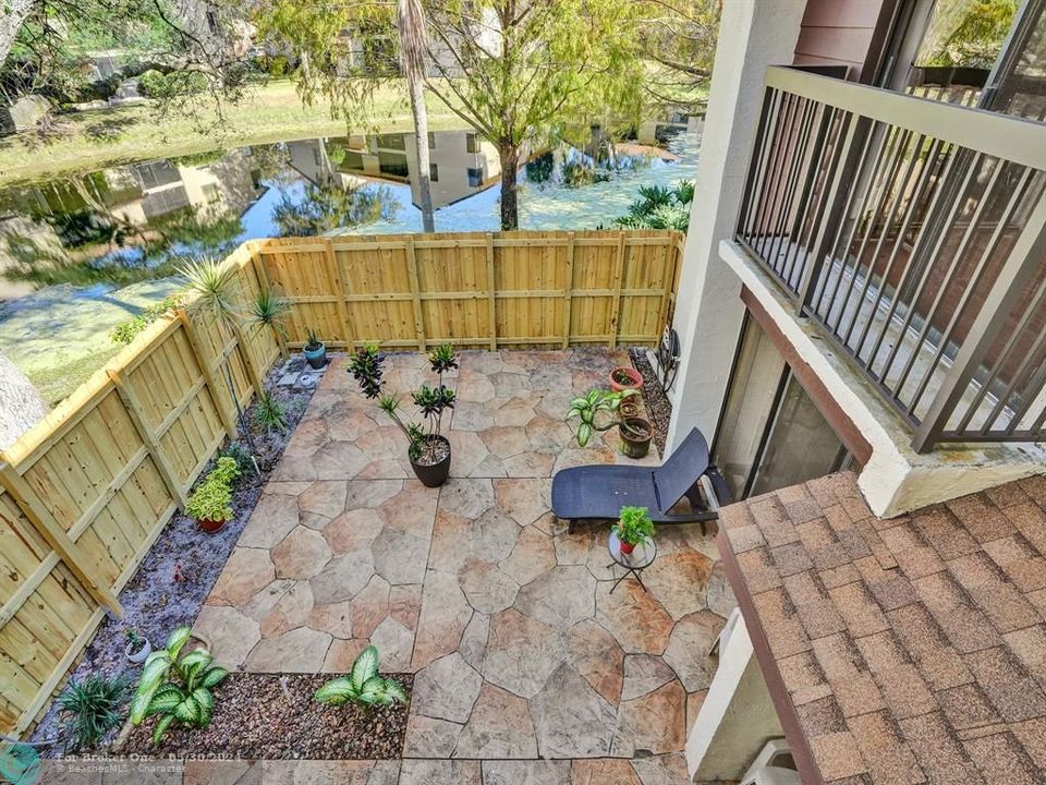 For Sale: $319,000 (2 beds, 2 baths, 1182 Square Feet)