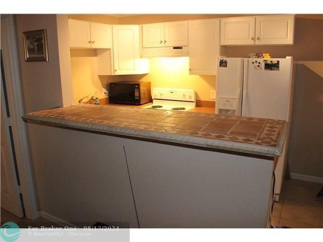 For Sale: $130,000 (1 beds, 1 baths, 525 Square Feet)