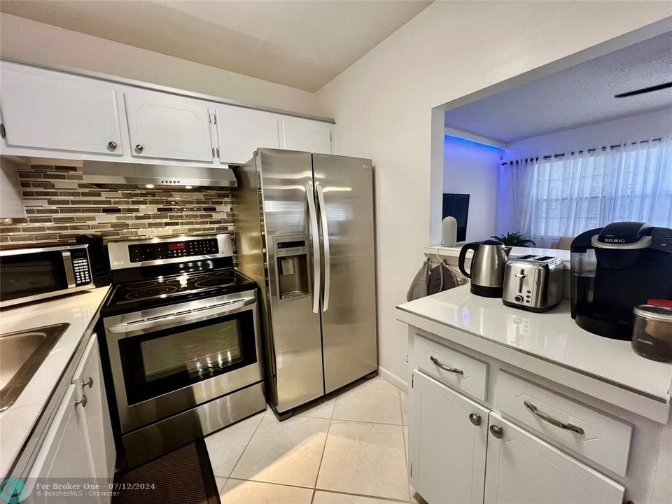 Active With Contract: $122,000 (1 beds, 1 baths, 719 Square Feet)