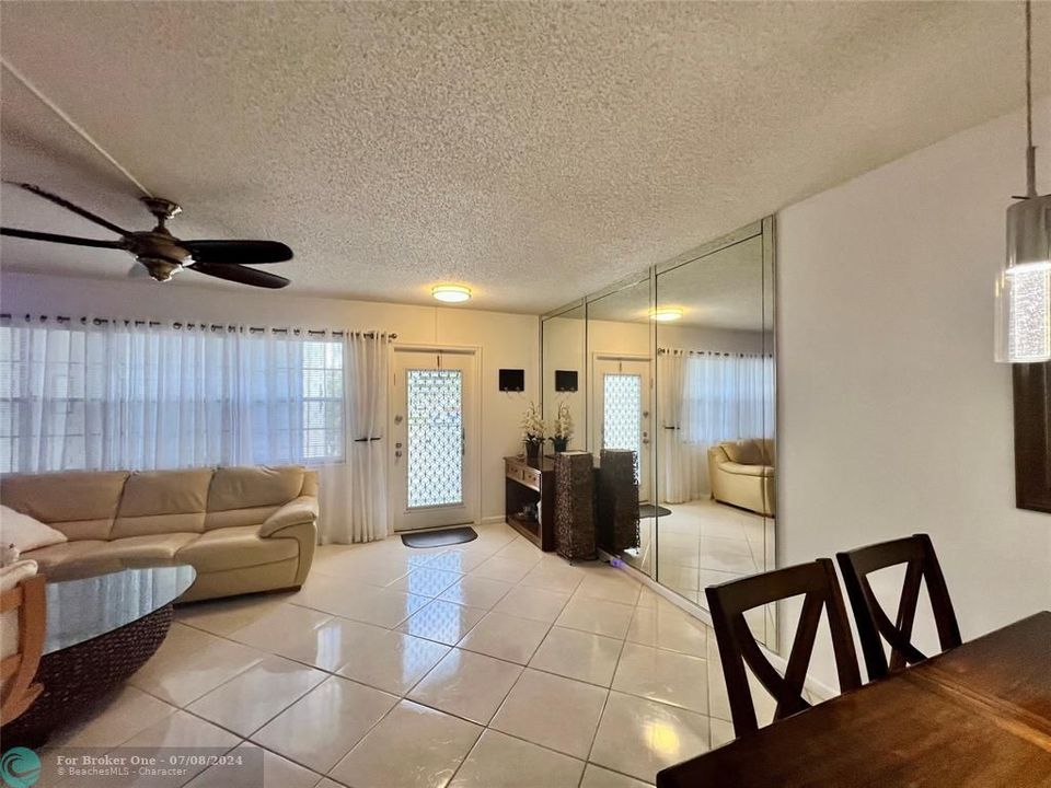 Active With Contract: $122,000 (1 beds, 1 baths, 719 Square Feet)