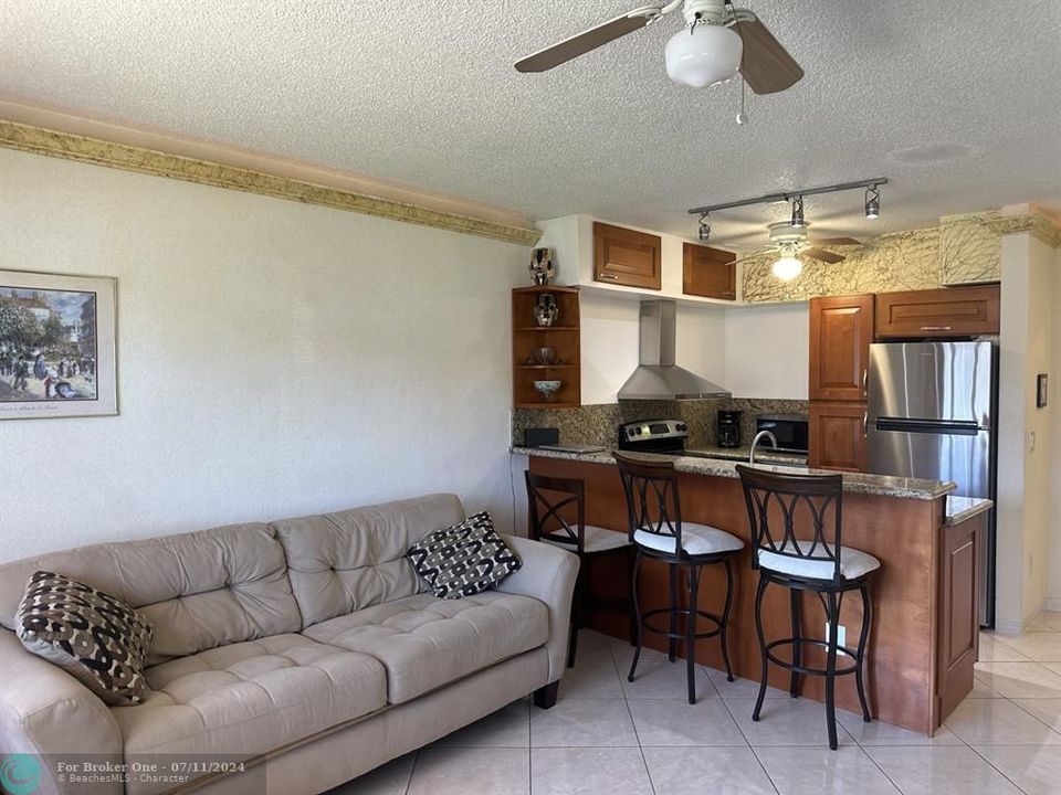 For Sale: $114,000 (1 beds, 1 baths, 625 Square Feet)