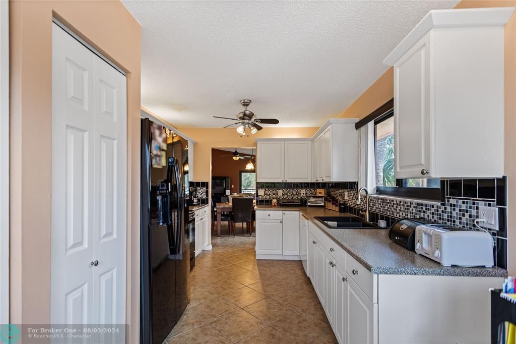 For Sale: $359,900 (2 beds, 2 baths, 1380 Square Feet)