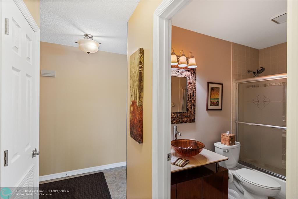 For Sale: $359,900 (2 beds, 2 baths, 1380 Square Feet)